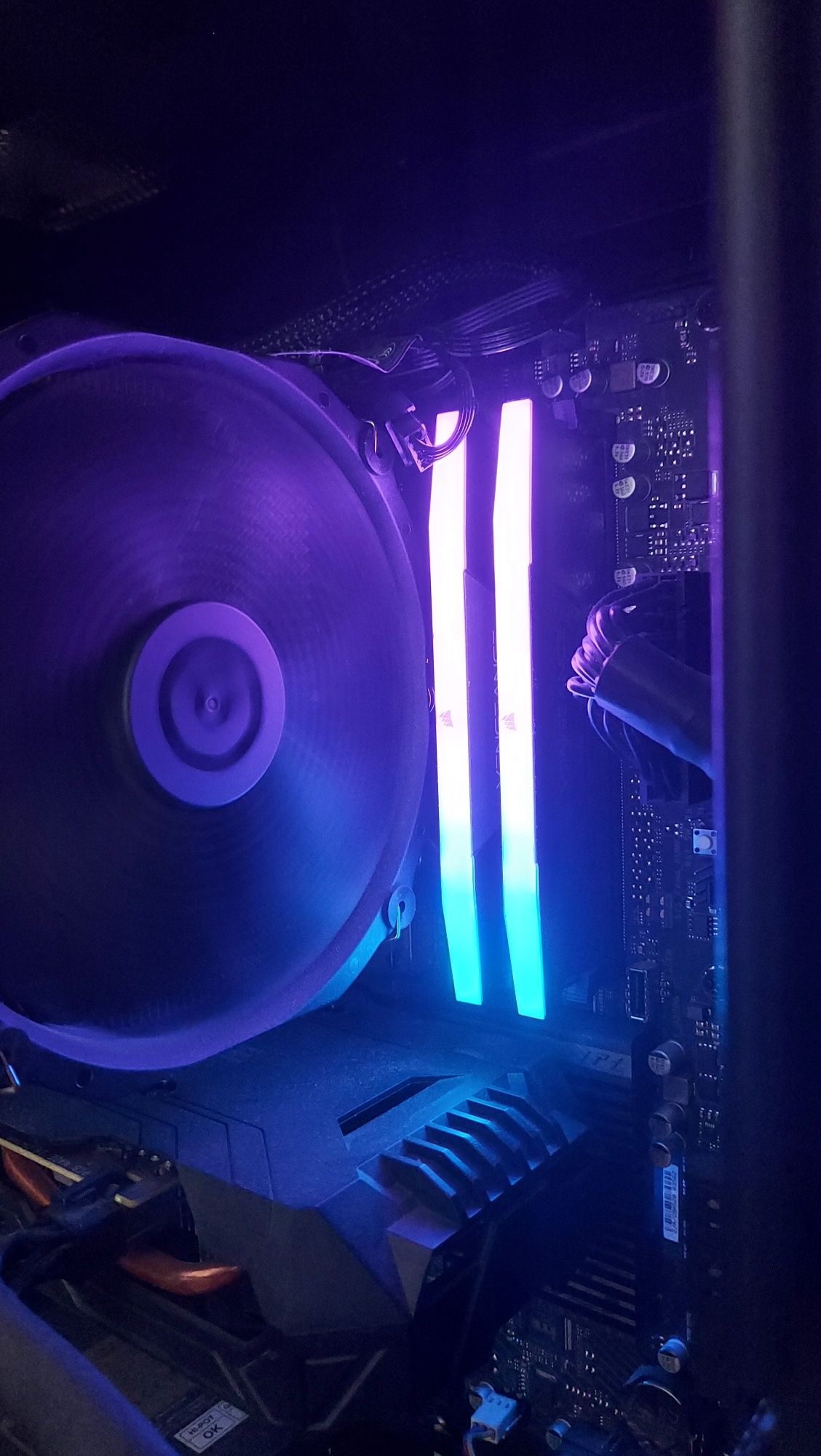 Pamięci Corsair VENGEANCE RGB 32 GB (2x16 GB) DDR5  6000 MT/s C30