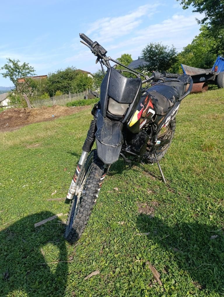 Geon x-road 250cg 
Є нюанси по пластику і сидінні 
А вцілому за