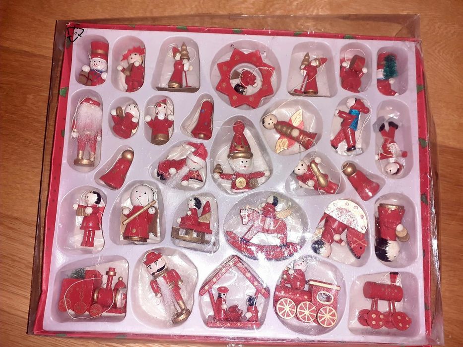 Caixa com Figuras de Natal em Madeira - Antigas