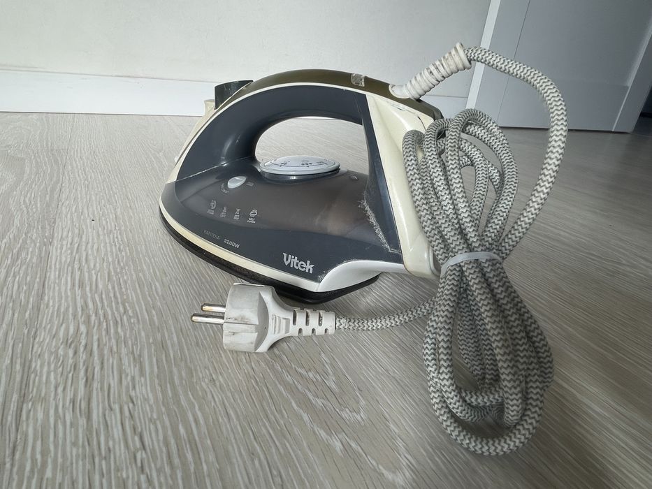 Утюг праска Vitek VT1241 2200W гладилка для білизни утюжек паравой