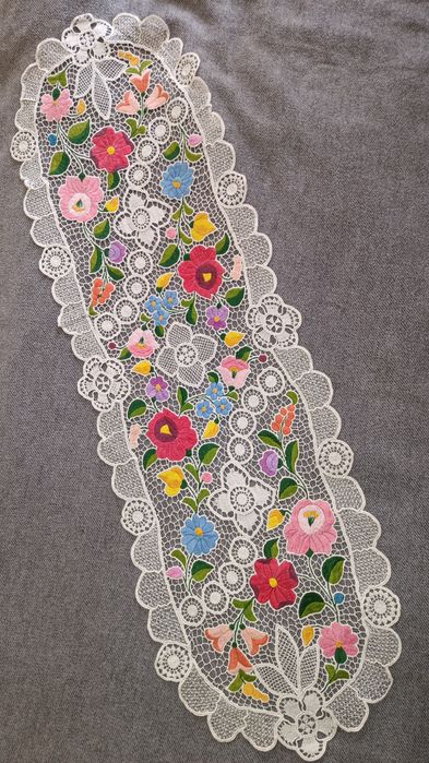 Serweta bieżnik folk 100 cm z 31 cm, stan bardzo dobry