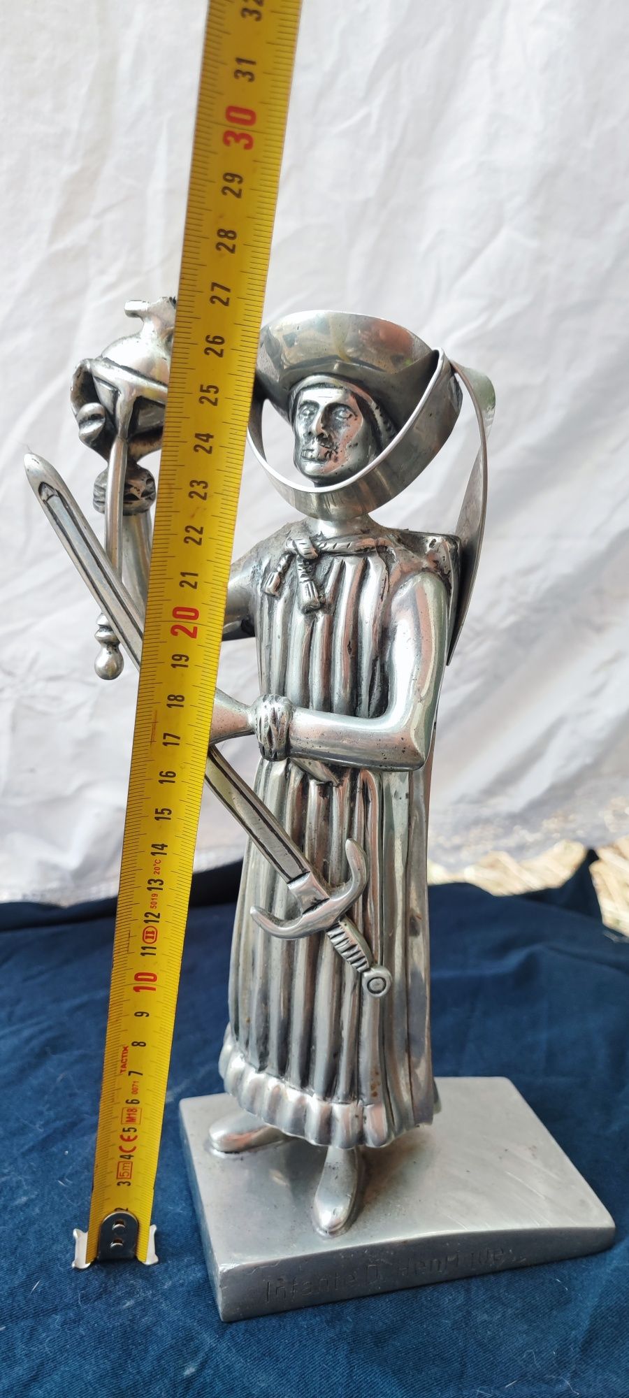 Estátua em estanho Infante D Henrique