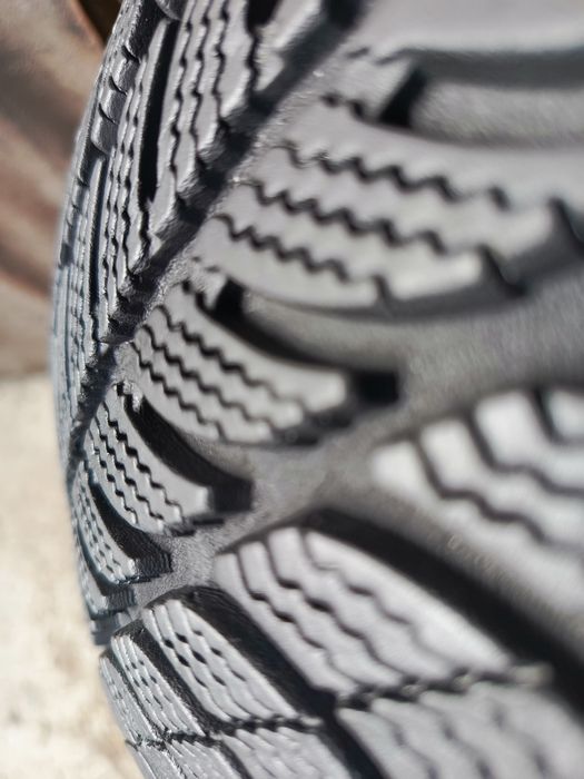 Sprzedam prawie nowe opony 175/70 r14