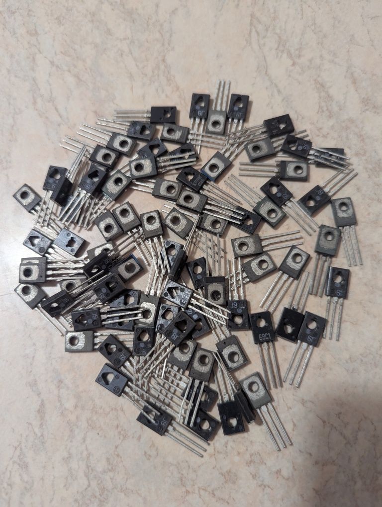 Транзисторы КТ 502 разные