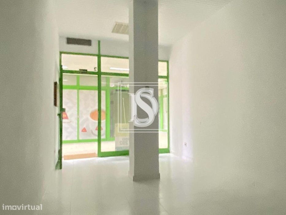 Loja no Cento Comercial Palmeiras na Moita