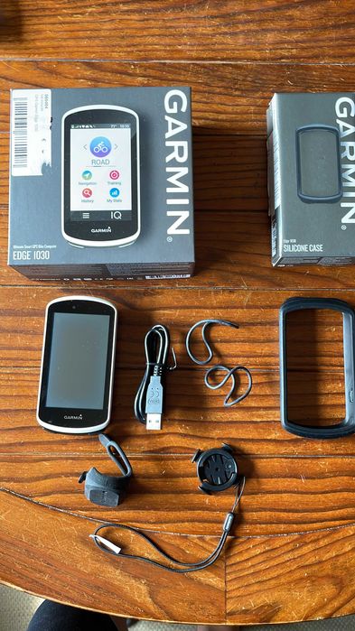 Garmin Edge 1030 com caixa, sensor de velocidade e protecção