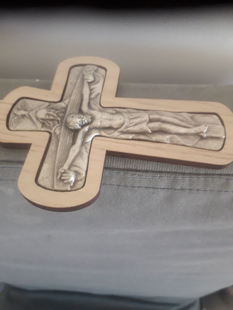 Crucifixo em Estanho