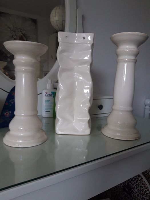 Komplet dwóch swiecznikow i wazon