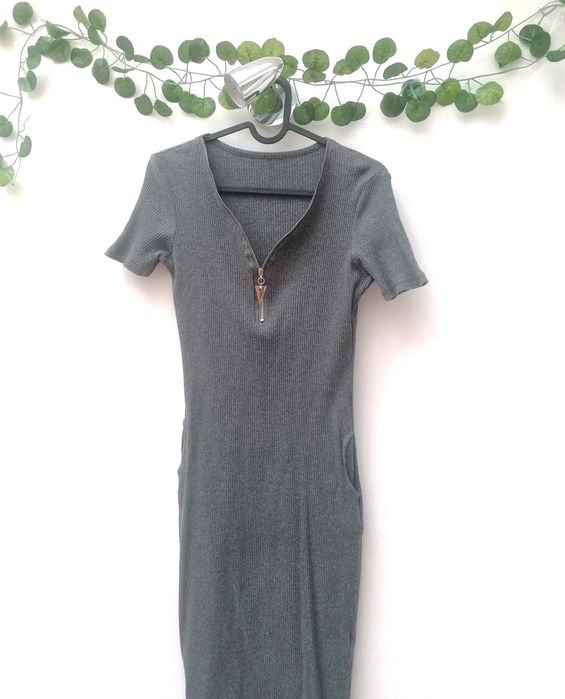 Vestido Cinzento Justo