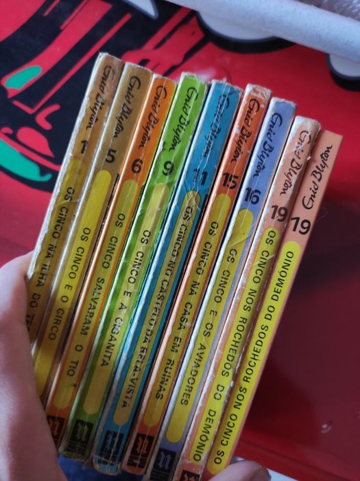 Livros "Os cinco" e "Patrícia"