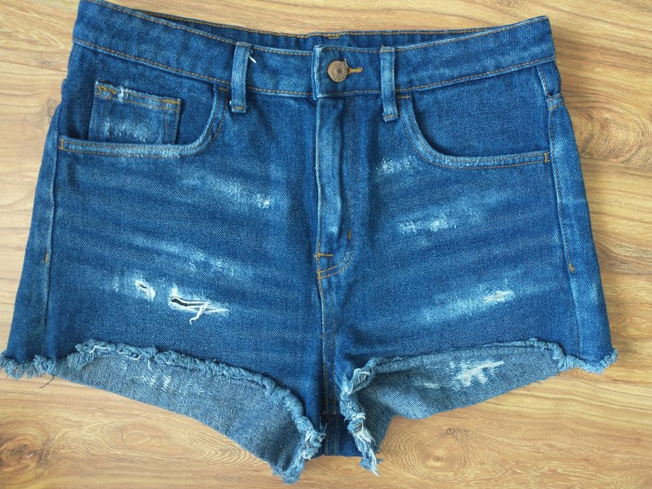 Jeansowe spodenki z przetarciami H&M