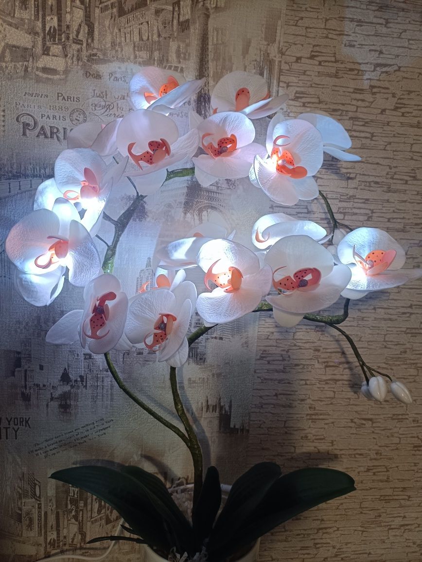 Орхідея з ізолону (світильник)