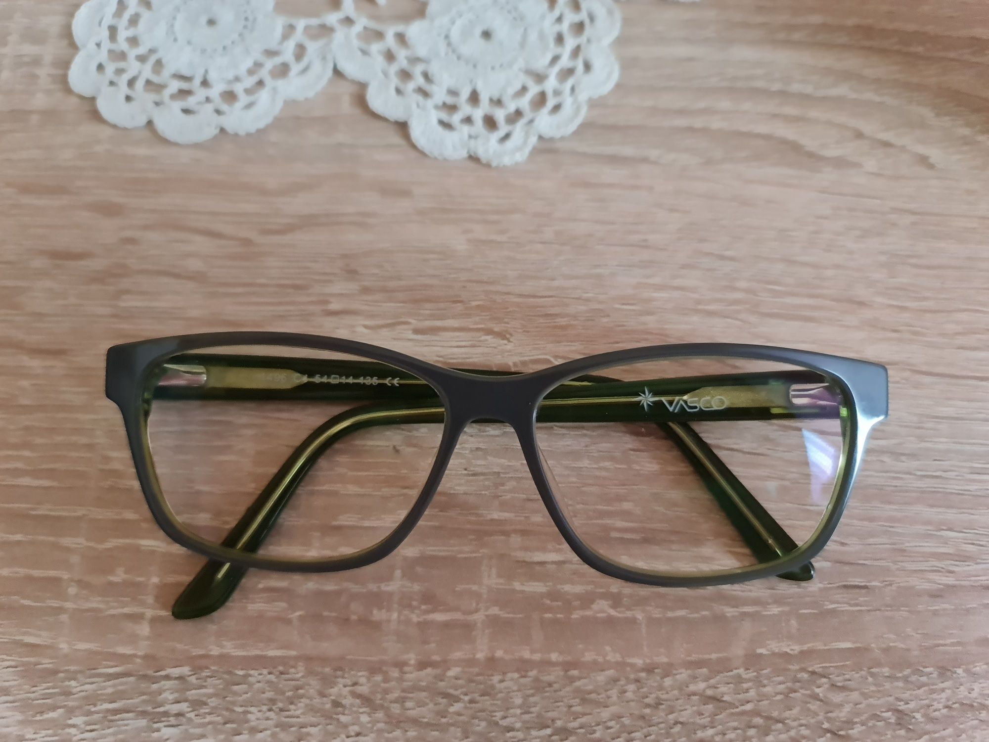Okulary korekcyjne, oprawki plastikowe