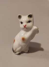 Porcelanowy kotek, figurka