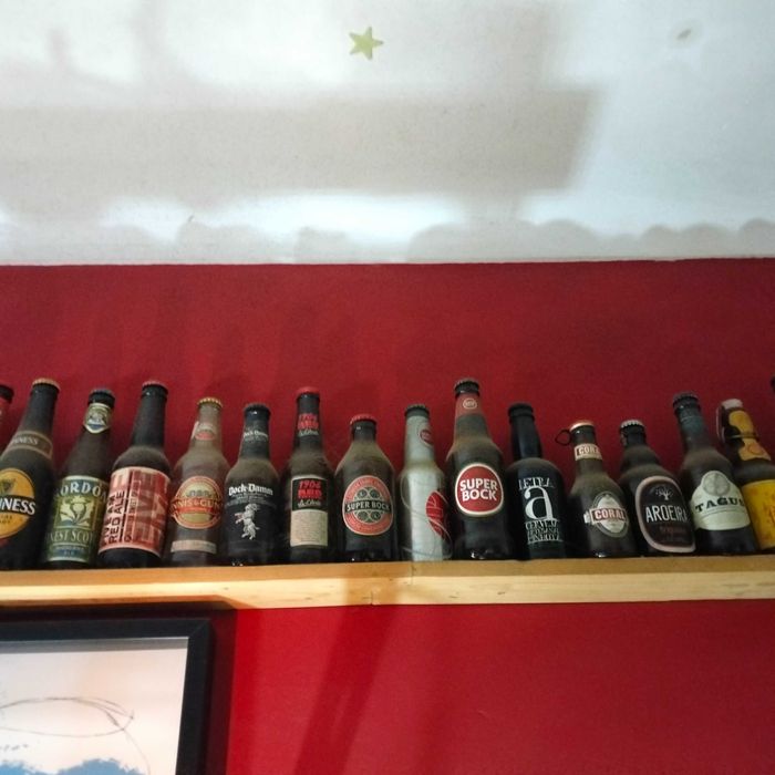 Coleção de 55 garrafas de cerveja, com carica - várias marcas e países