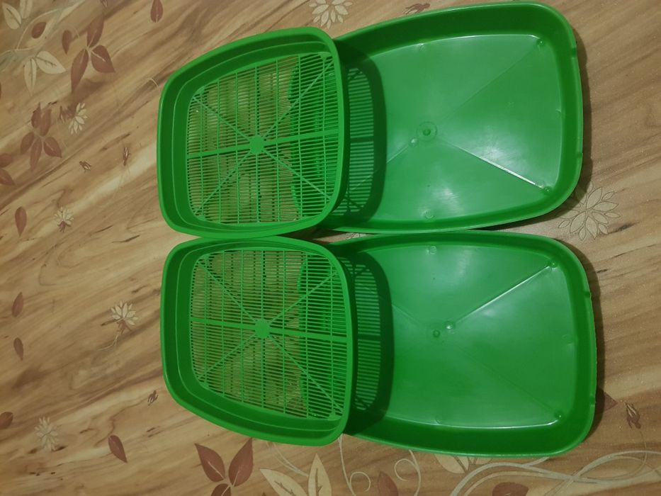 Продаются 2 шт.б/у лотка для кота.