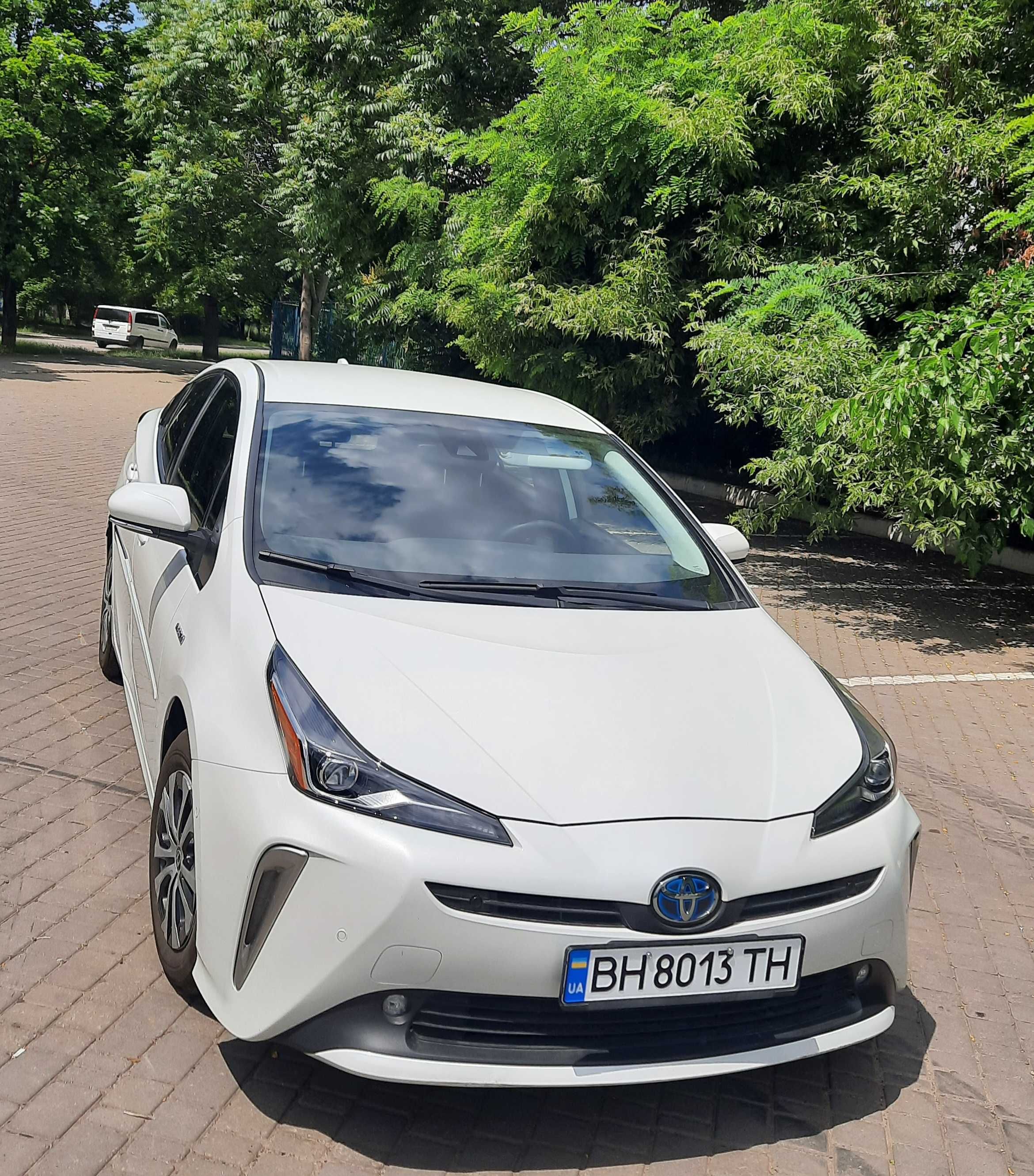 Продам Toyota Prius hybrid LE AWD 2022