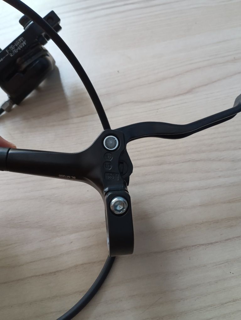 Передні гідравлічні тормоза Shimano BL-MT200