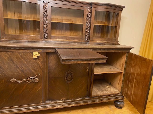 dębowy kredens - bufet w dobrym stanie