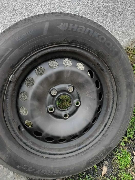 4x Opony całoroczne, felgi stalowe, kołpaki od Golf 7