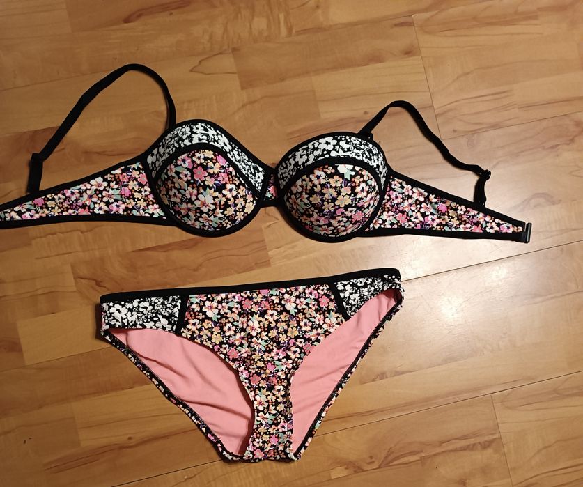 Strój kąpielowy 2 - częściowy F&F EUR 85C , rozmiar 44 WYPRZEDAŻ