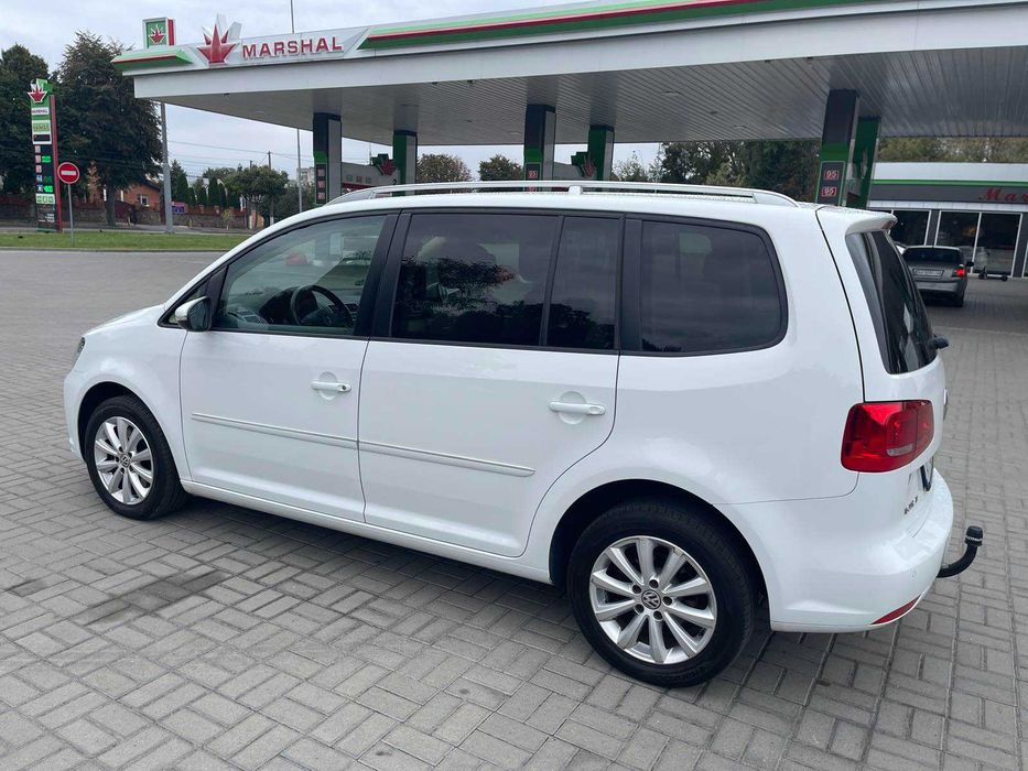 Volkswagen Touran 2015 2,0 TDI в идеале HighLine.