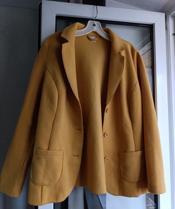 Продам м'який піджак бананового кольру