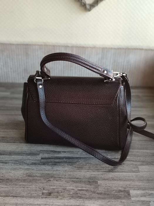 Шкіряна сумка в трендовому кольорі бургунді