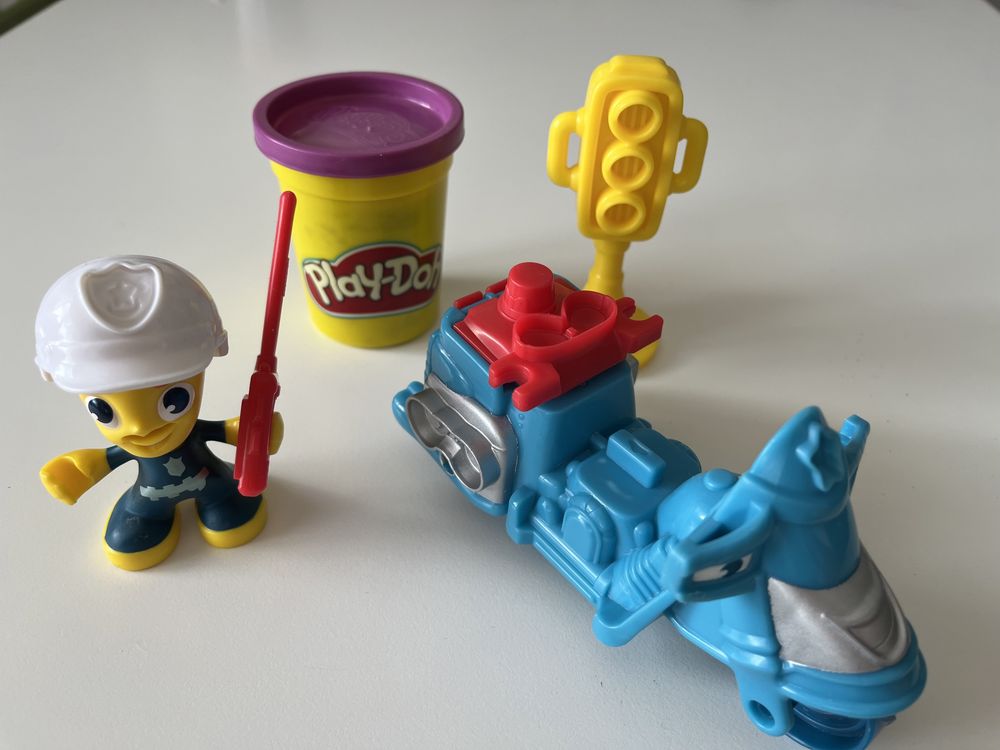 Play Doh zestaw zabawek Policja + ciastolina