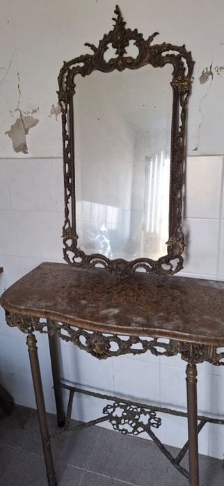 Móvel de entrada em metal