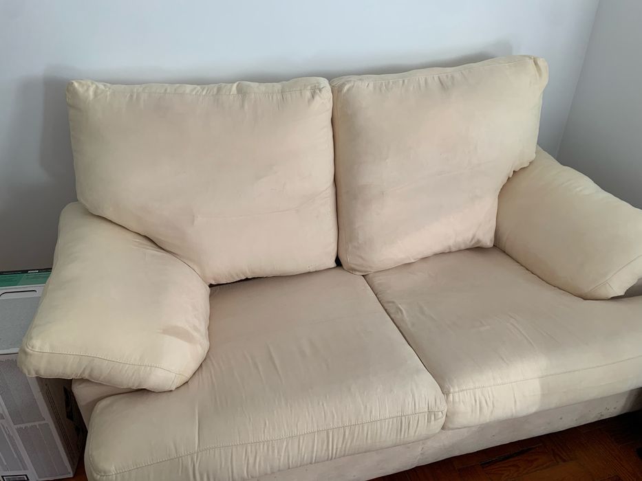 Sofá de 2 lugares confortável e em ótimo estado