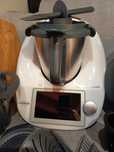 Thermomix TM6 z pełnym zestawem akcesori.