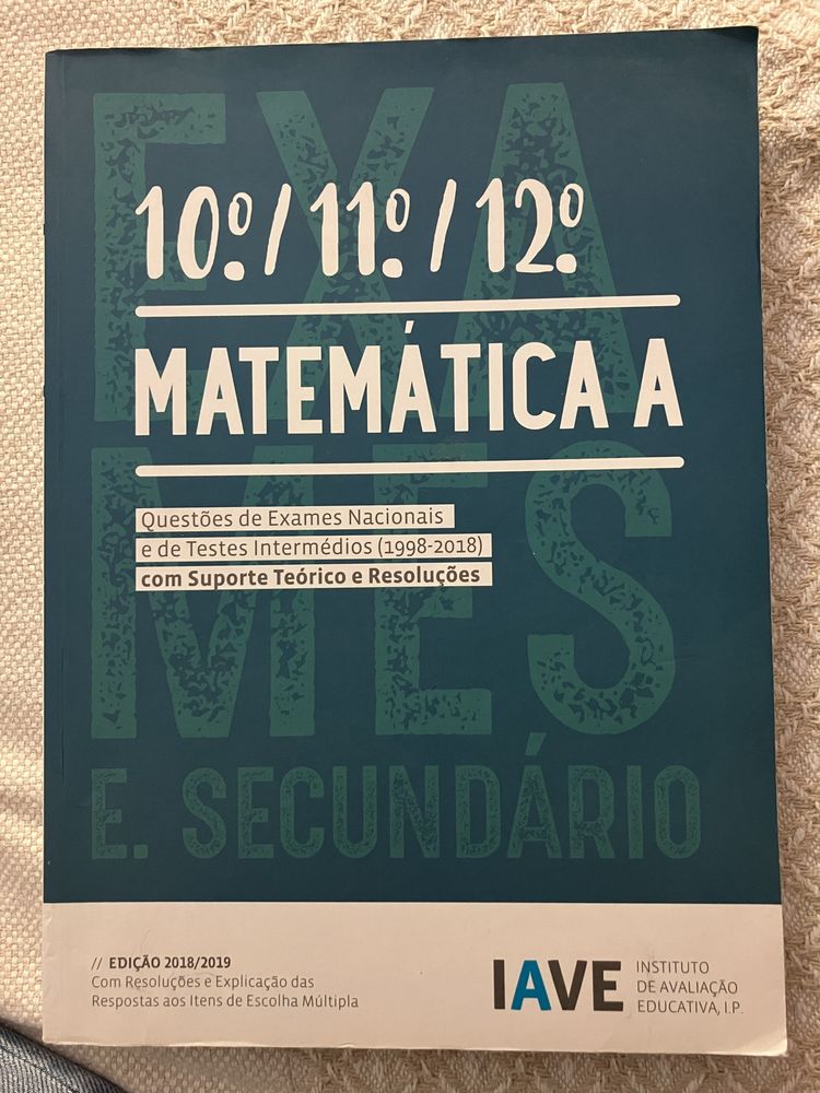 Livro de preparacao exame de matenatica IAVE