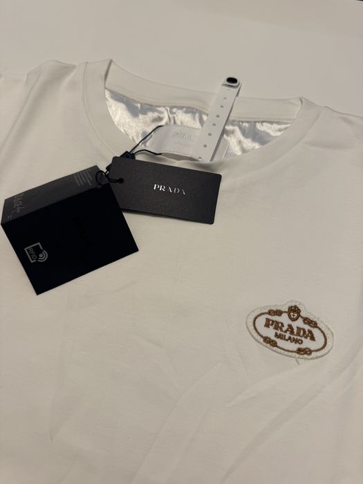 T-Shirt    Prada