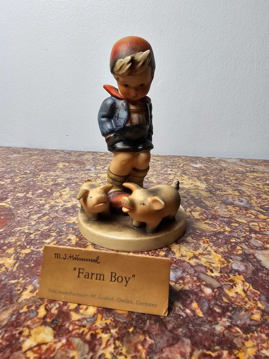 Śliczna Figurka porcelana Goebel Hummel #66 "Farm Boy" 15 cm Niemcy