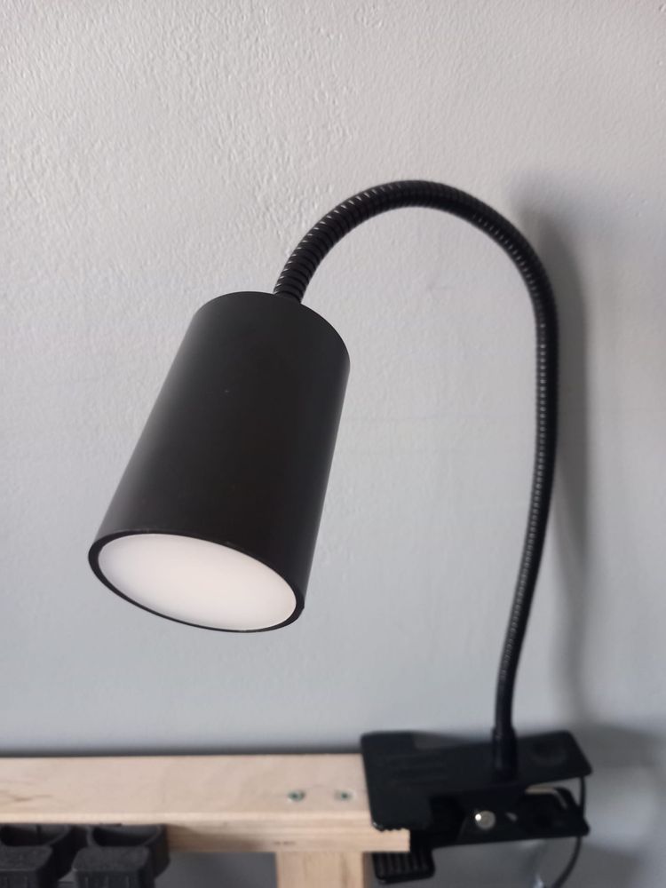 Czarna lampka na klips