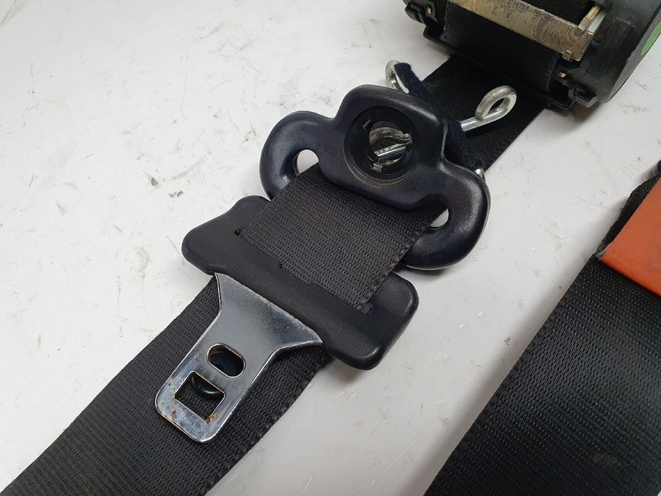 Cinto frente direito FORD Focus I (DAW, DBW)