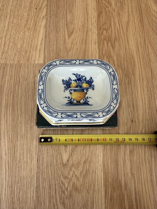 Cinzeiro Vista Alegre em porcelana,