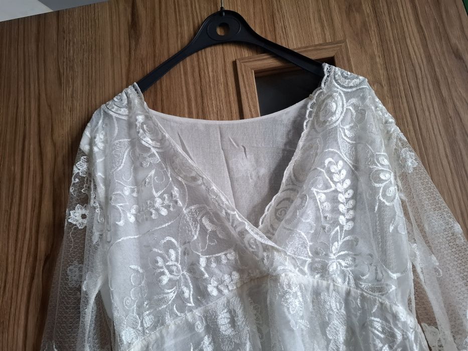 Włoska sukienka koronkowa