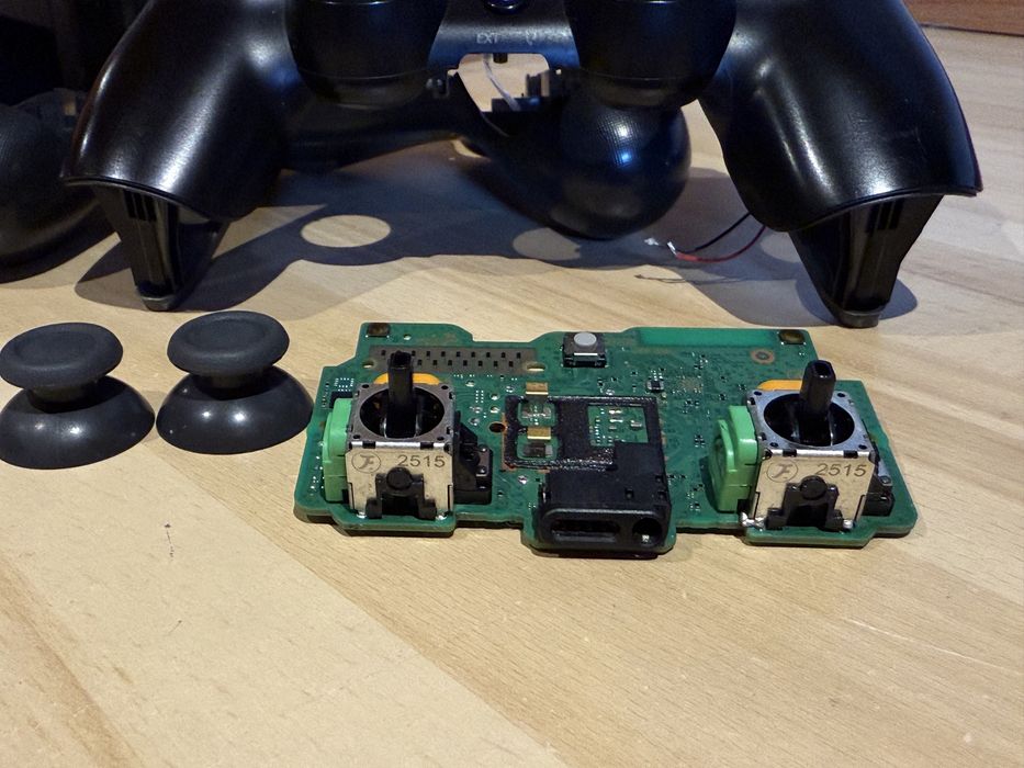 DualShock 4 JDM-055 po serwisie | nowe analogi TMR Favor Union |