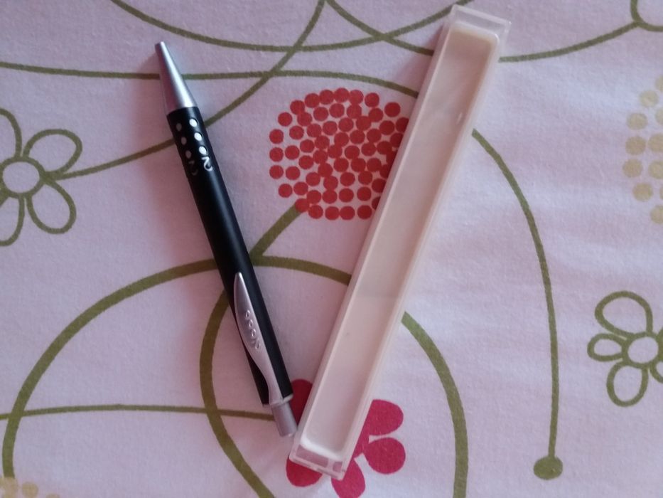 Canetas antigas com caixa