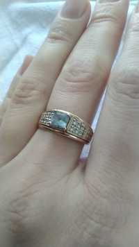 Золотое кольцо 18,5 размер. 2,46 грамм