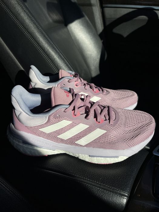 Продам кросівки adidas