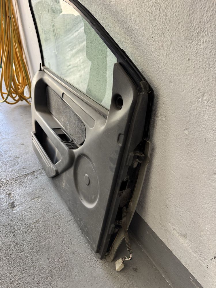 Porta esquerda aixam 400 cinza com vidro eletrico e comando de vidros