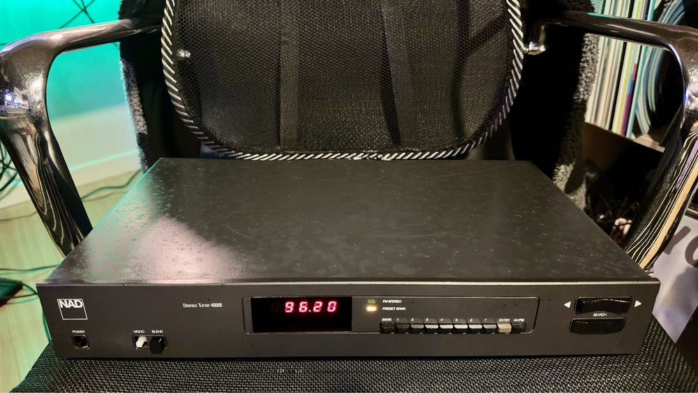 NAD stereo FM/AM Tuner