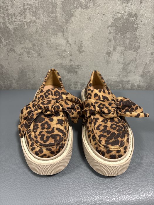 Buty w modnym wzorze panterki , nowe
