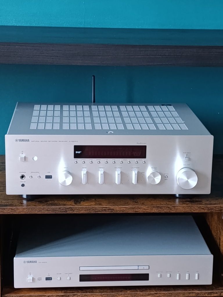 Yamaha R-N 803D amplituner