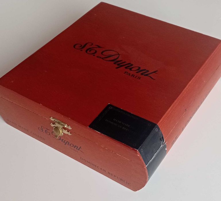 Cedrowe pudełko po cygarach S.T. Dupont