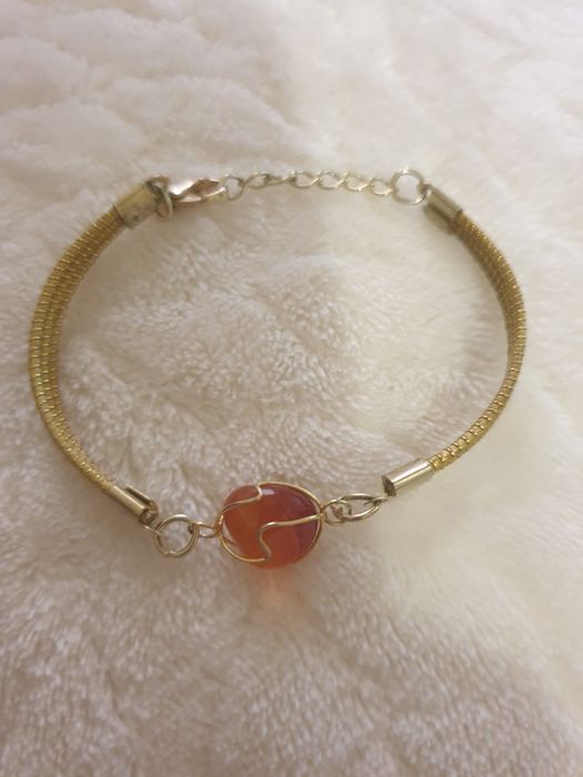 Pulseiras douradas com pedras ( valor das duas)