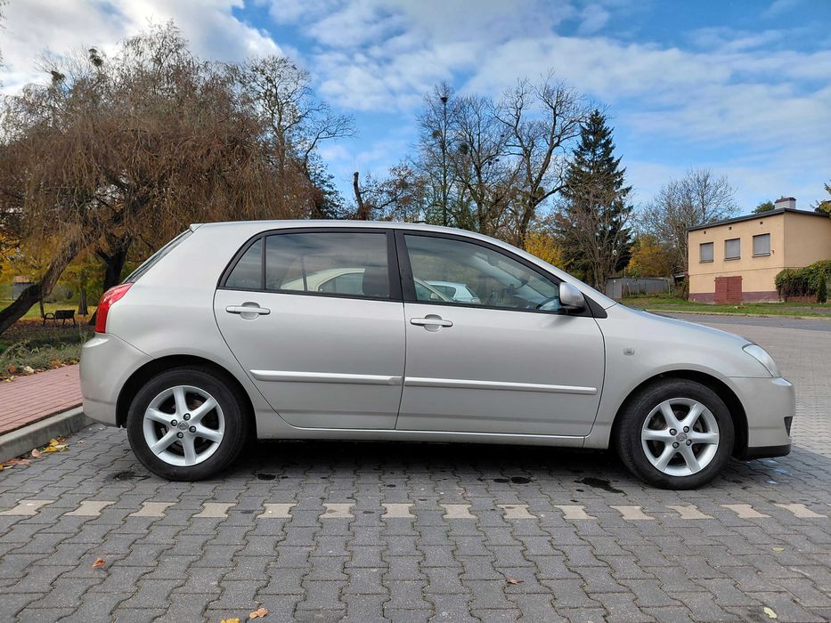 Toyota Corolla E12 1.6 (benzyna 110 KM) wersja SOL